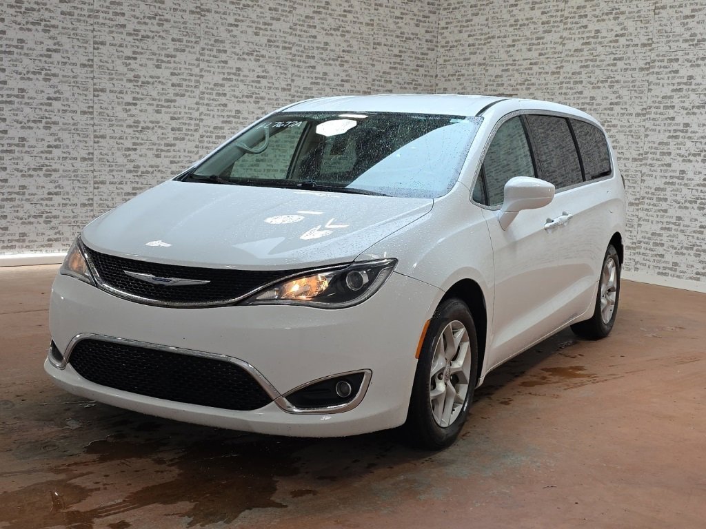 Used 2019 Chrysler Pacifica Touring Plus w/ Tire & Wheel Group image 3