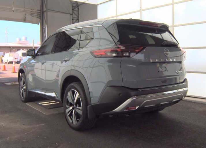 Used 2023 Nissan Rogue Platinum w/ Platinum Premium Package FWD image 2