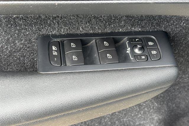 Used 2019 Volvo XC40 T5 R-Design AWD/4WD image 11
