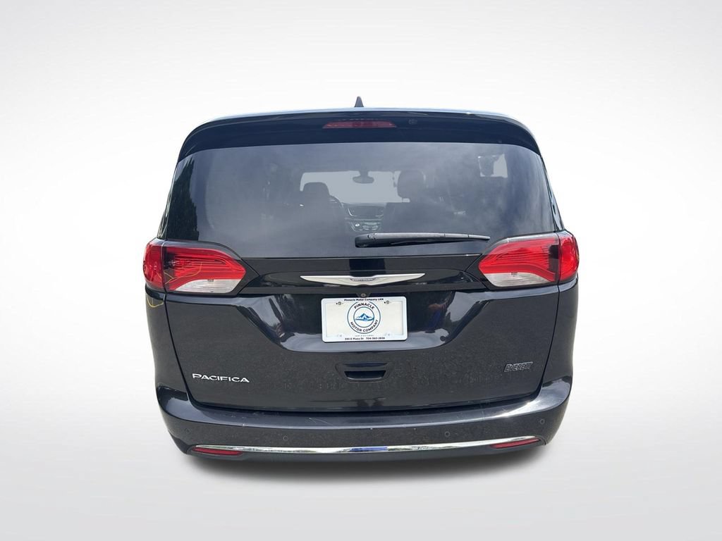 Used 2017 Chrysler Pacifica Touring-L FWD image 8