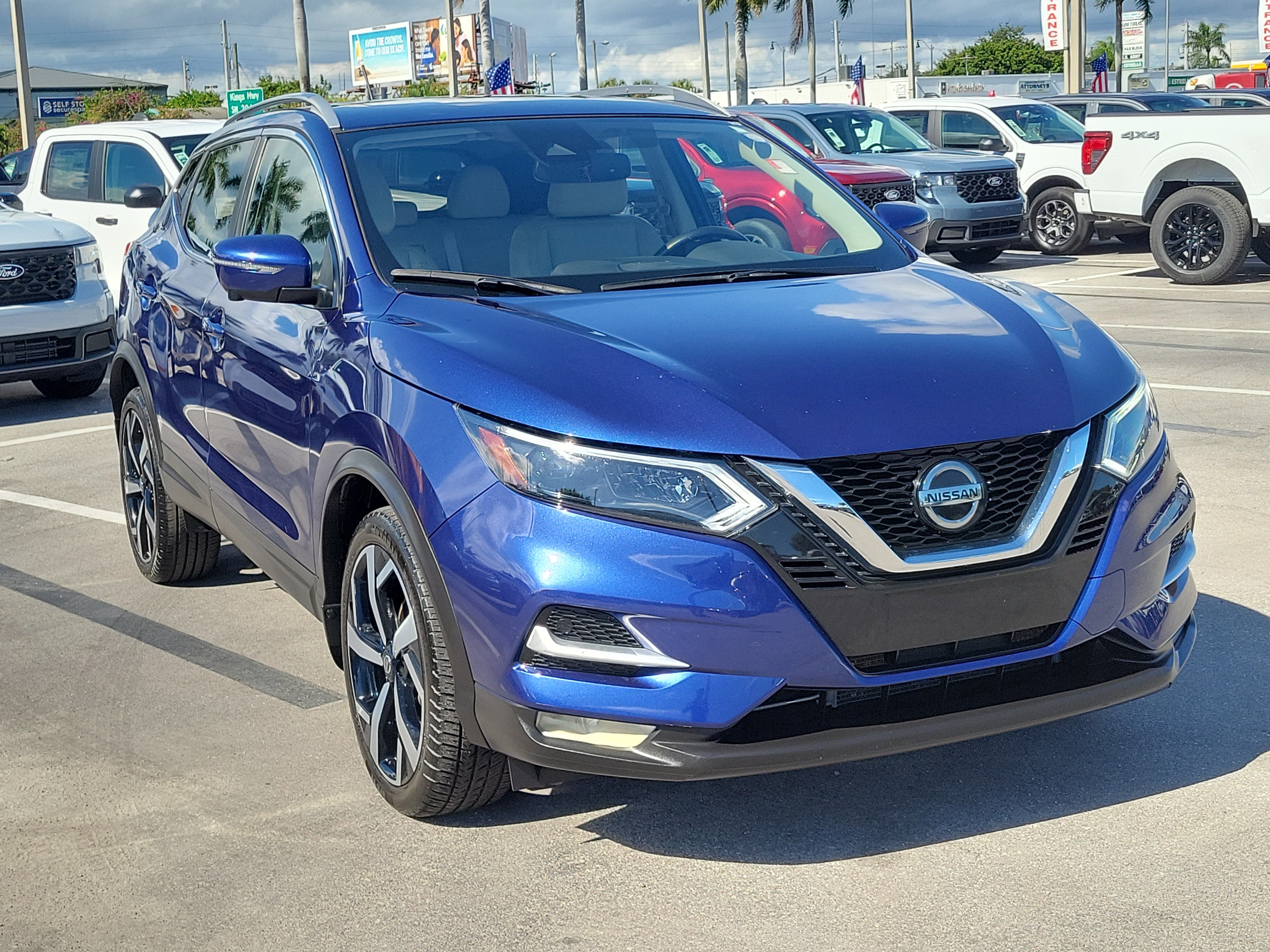 Used 2021 Nissan Rogue Sport SL w/ Premium Package FWD image 3