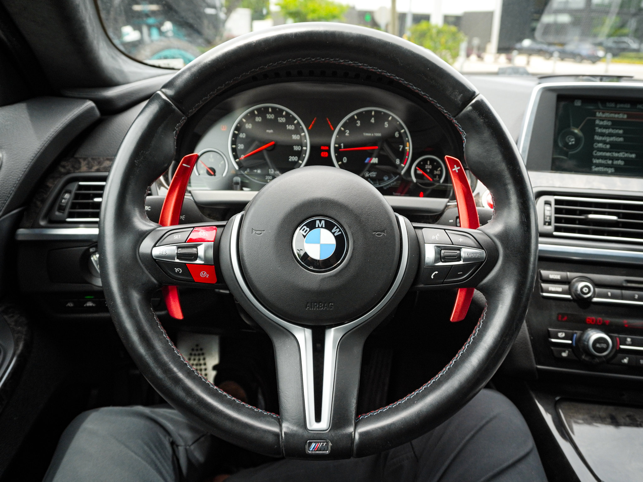 Used 2014 BMW M6 Coupe w/ Executive Package RWD image 17
