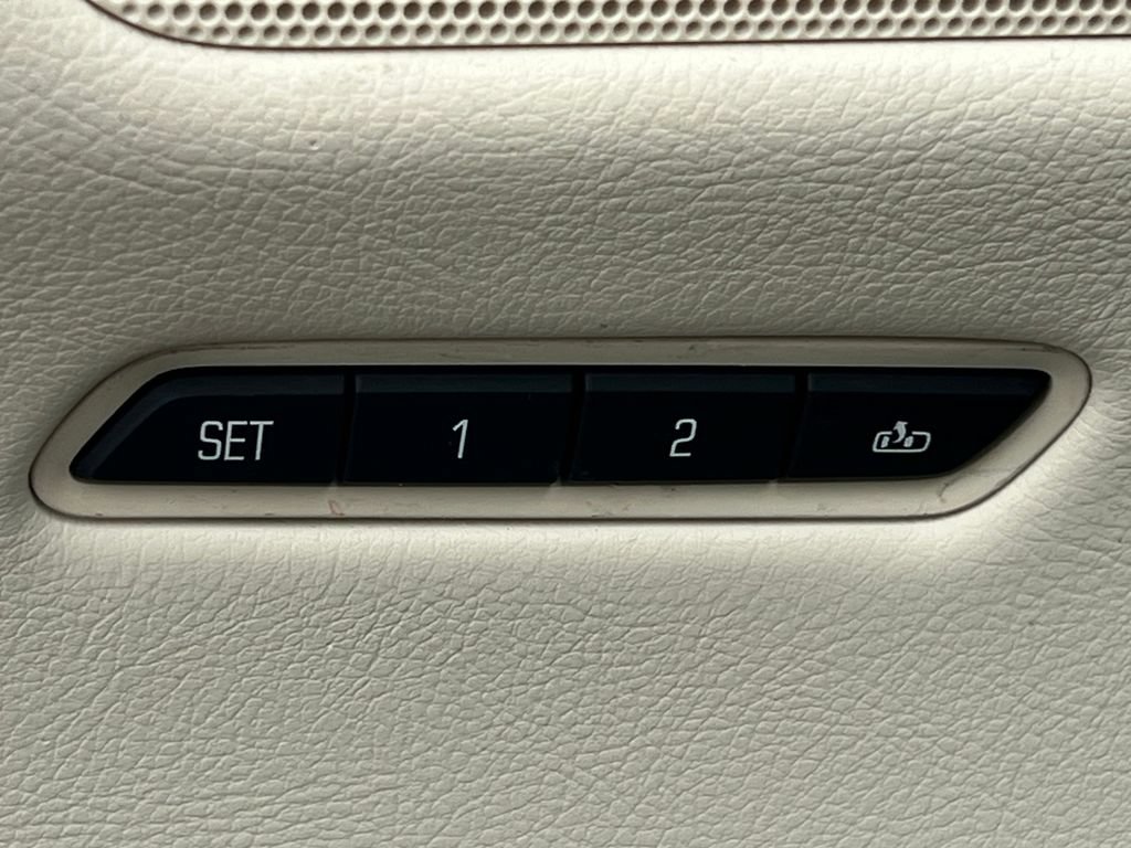 Used 2018 Cadillac XT5 Luxury w/ Driver Awareness Package AWD/4WD image 18