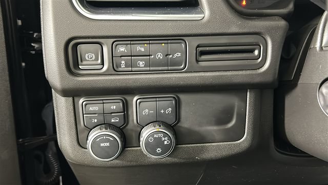 Used 2022 Chevrolet Suburban LT w/ Luxury Package AWD/4WD image 19