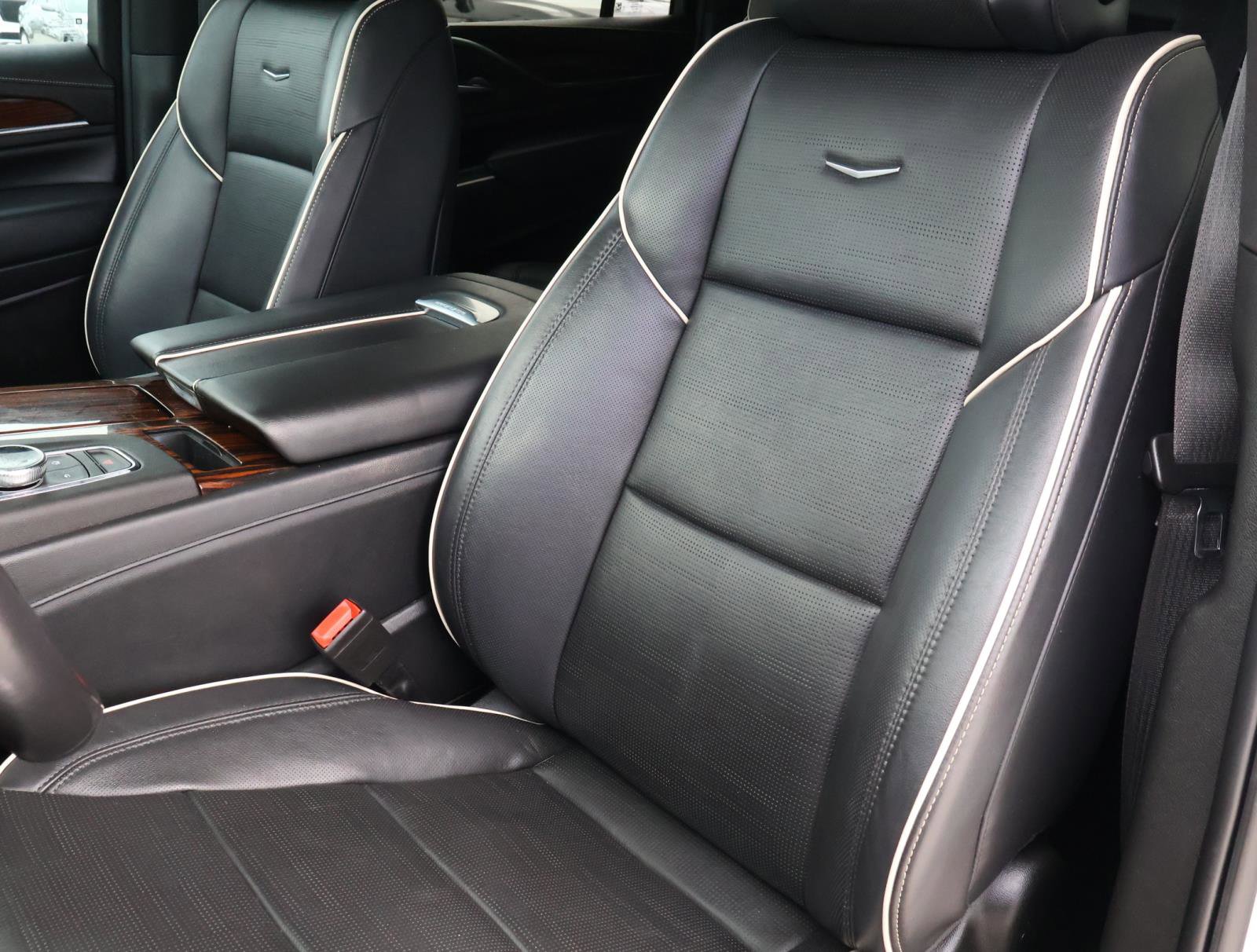 Used 2022 Cadillac Escalade ESV Premium Luxury AWD/4WD image 19