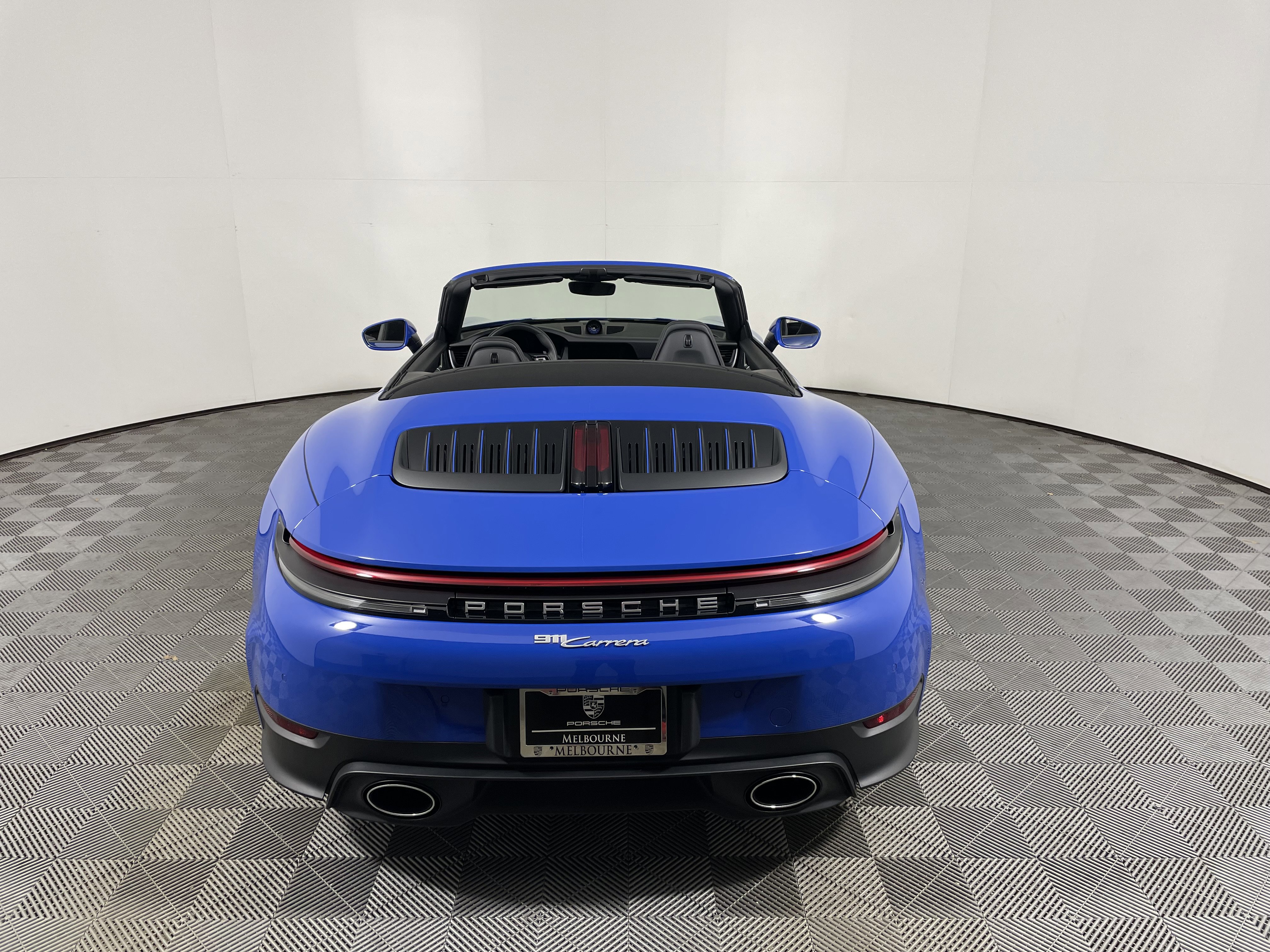 Used 2025 Porsche 911 Carrera image 6