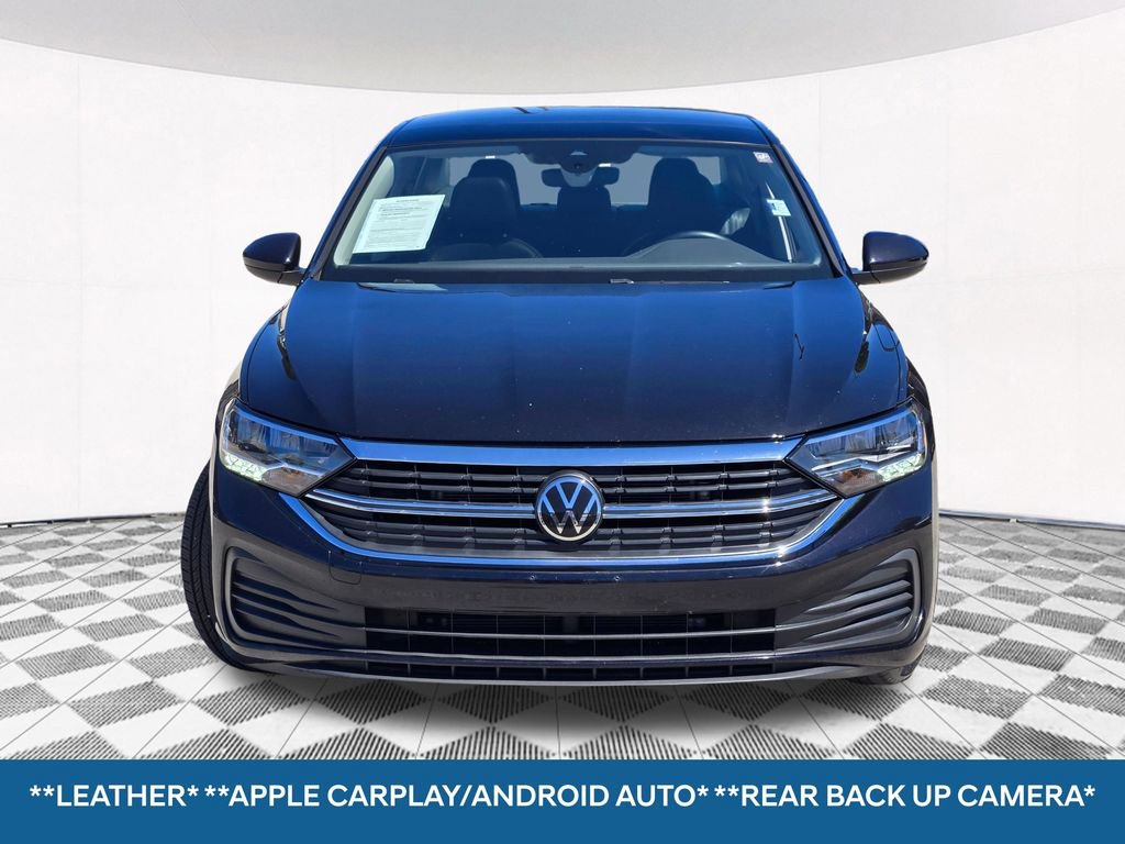 Used 2024 Volkswagen Jetta SE FWD image 2
