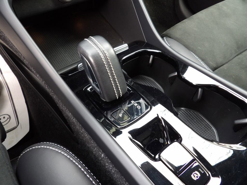 Used 2021 Volvo XC40 T5 R-Design w/ Climate Package image 22
