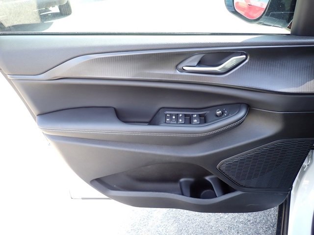 New 2025 Jeep Grand Cherokee L Altitude image 16