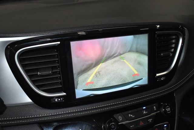 Certified 2025 Chrysler Pacifica Limited image 16