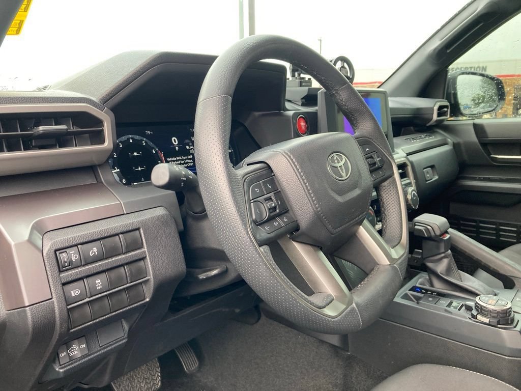 Used 2025 Toyota Tacoma TRD Off-Road AWD/4WD image 9