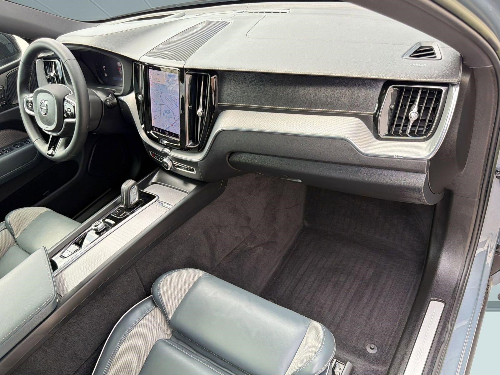 Used 2022 Volvo XC60 T8 R-Design w/ Advanced Package image 31