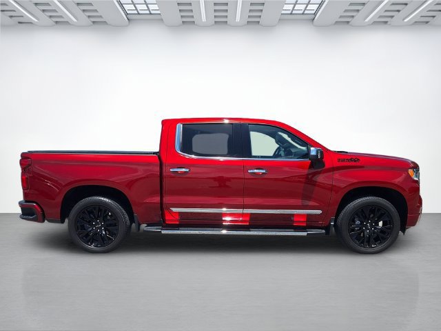 Used 2024 Chevrolet Silverado 1500 High Country w/ High Country Premium Package AWD/4WD image 3