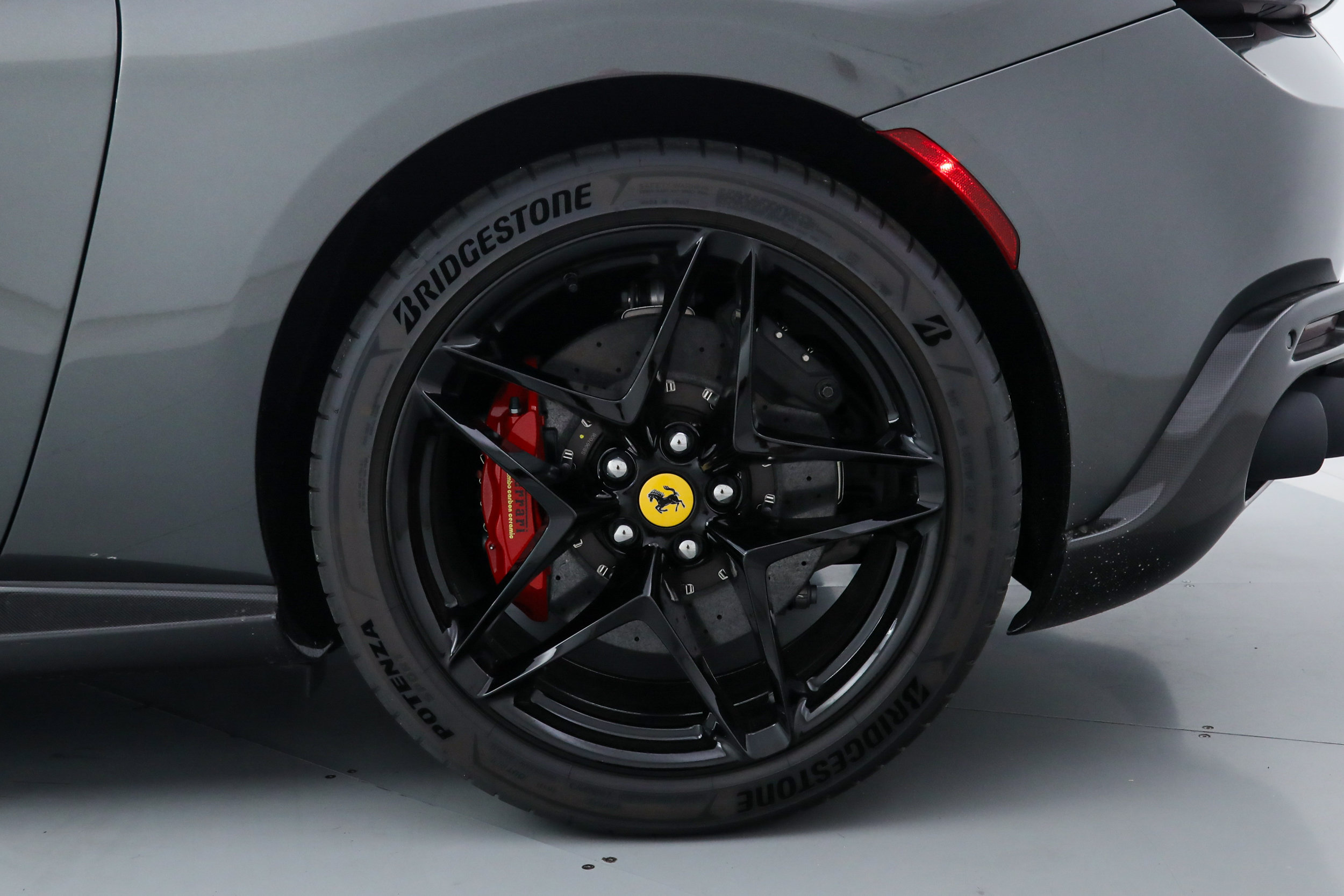 Certified 2025 Ferrari Roma Spider RWD image 22