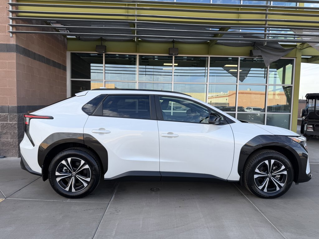 Used 2024 Toyota bZ4X XLE w/ Weather Package image 9