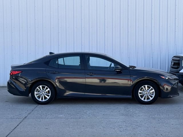 Used 2025 Toyota Camry LE image 3