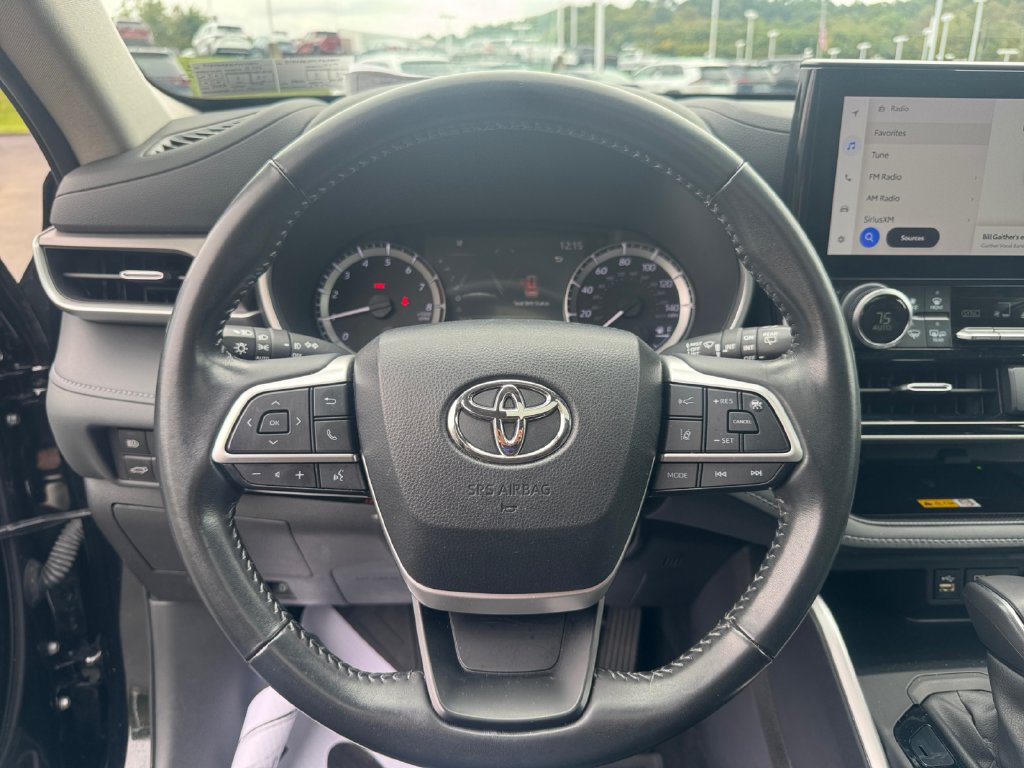 Used 2023 Toyota Highlander XLE AWD/4WD image 15