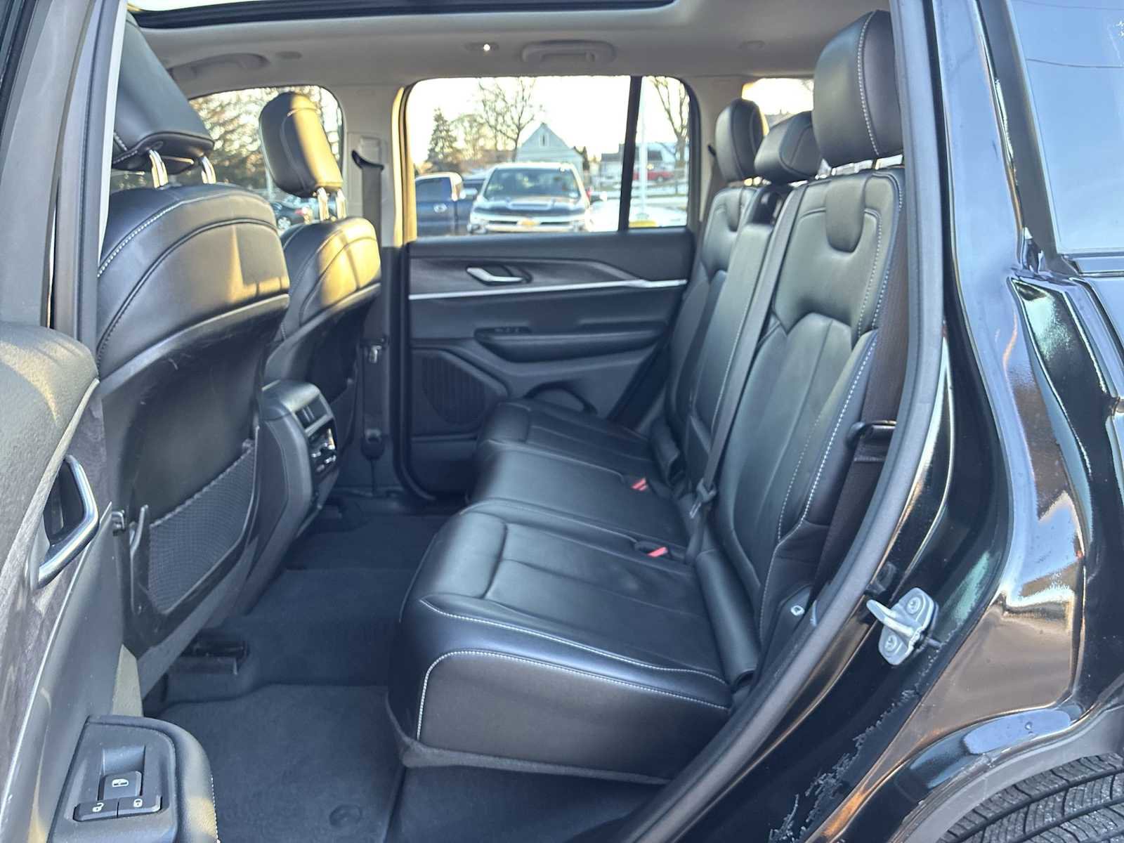 Used 2023 Jeep Grand Cherokee Limited image 26