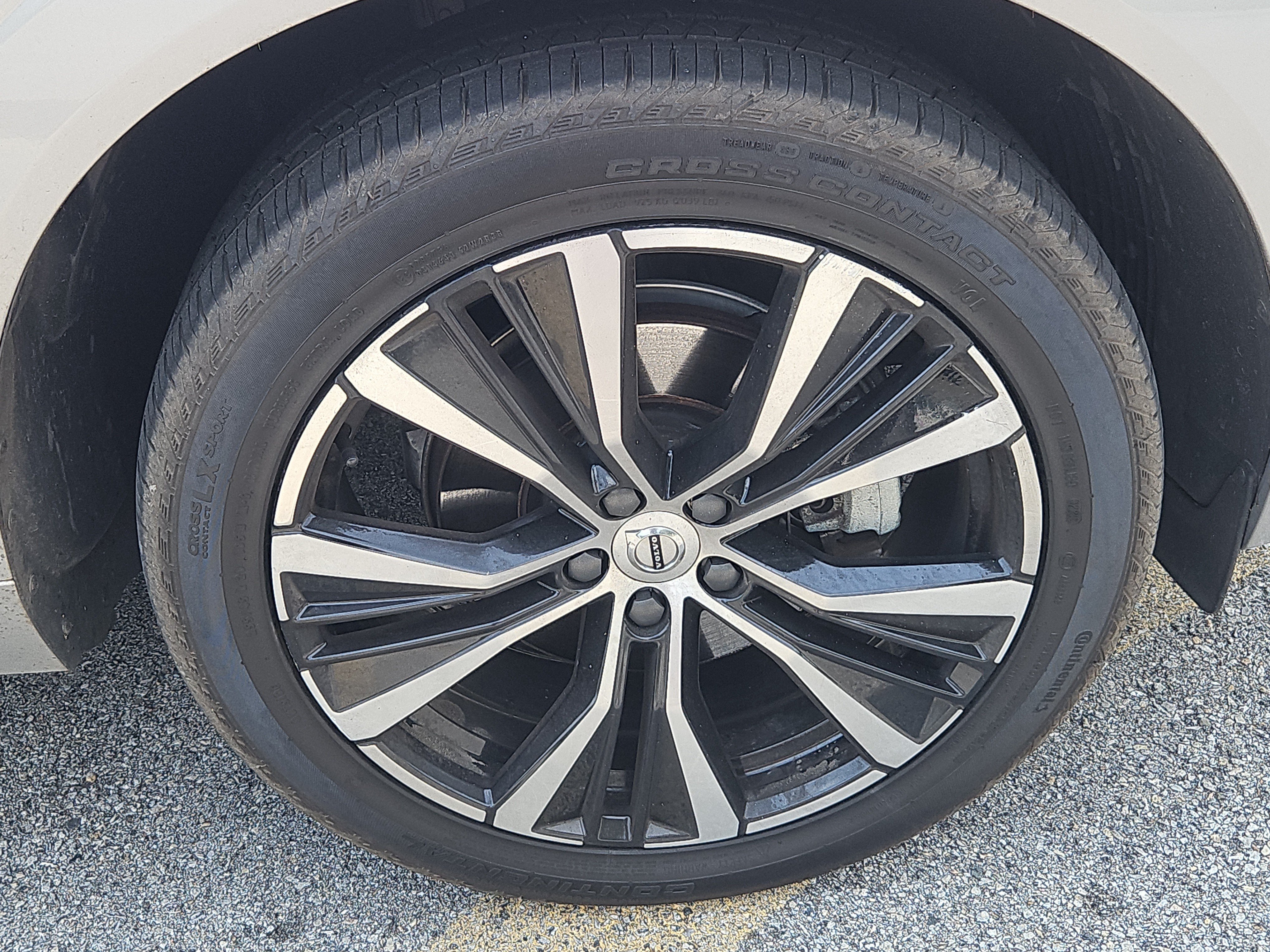 Used 2024 Volvo XC60 B5 Plus w/ Protection Package Premier AWD/4WD image 29