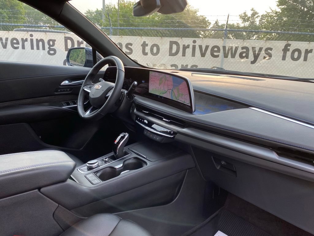 Used 2025 Cadillac XT4 Sport w/ LPO, Floor Liner Package AWD/4WD image 18