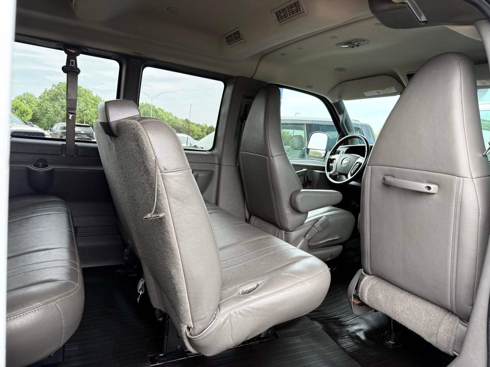 Used 2017 Chevrolet Express 3500 LS image 20