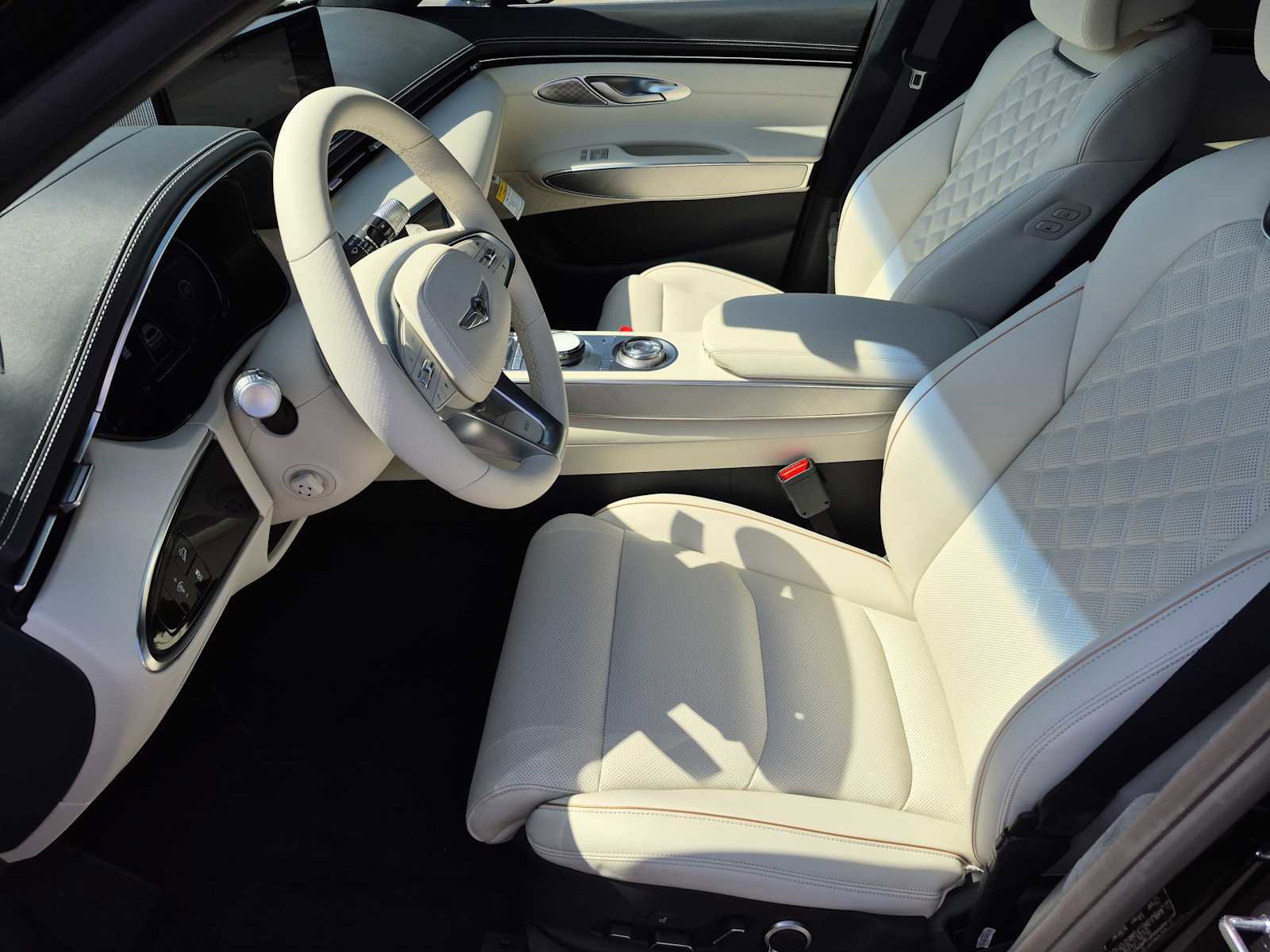 New 2025 Genesis Electrified GV70 Advanced w/ Prestige Package image 15