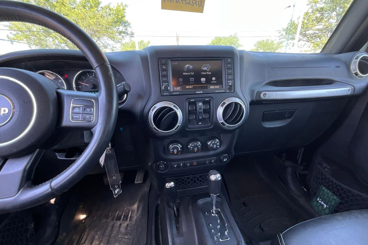 Used 2015 Jeep Wrangler Unlimited Rubicon AWD/4WD image 9
