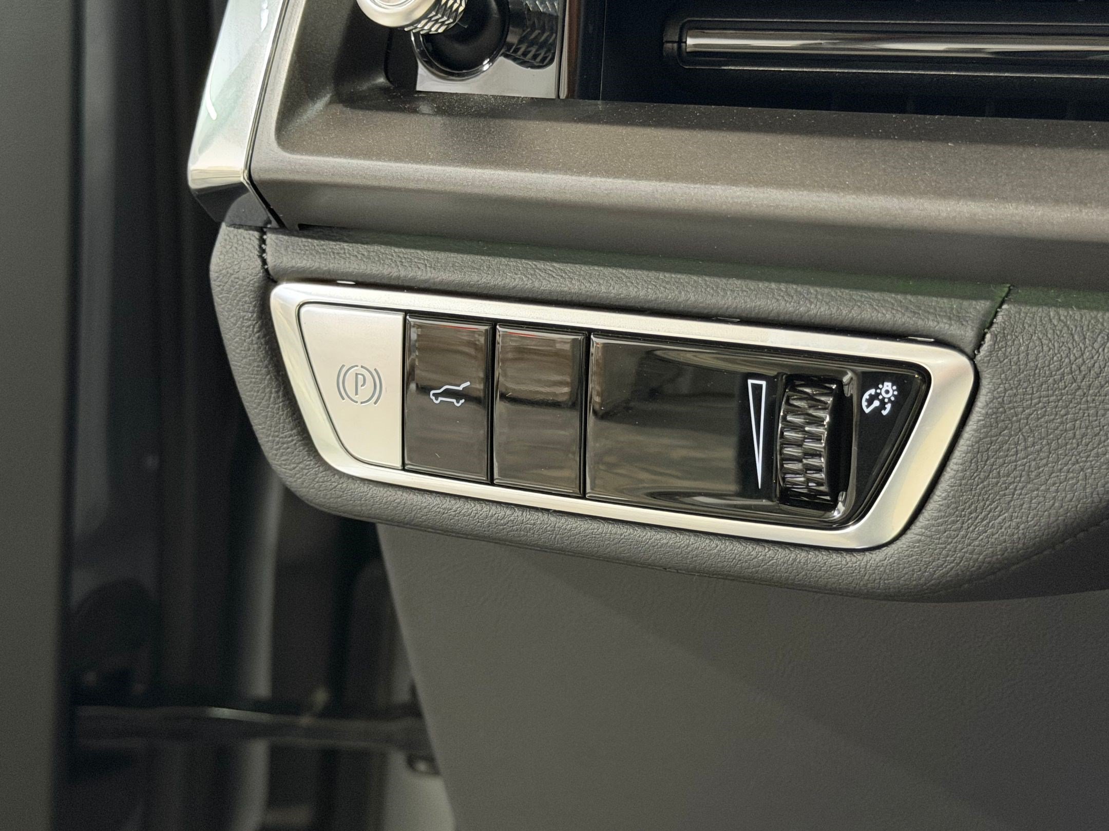 New 2026 Cadillac Vistiq Luxury AWD/4WD image 17