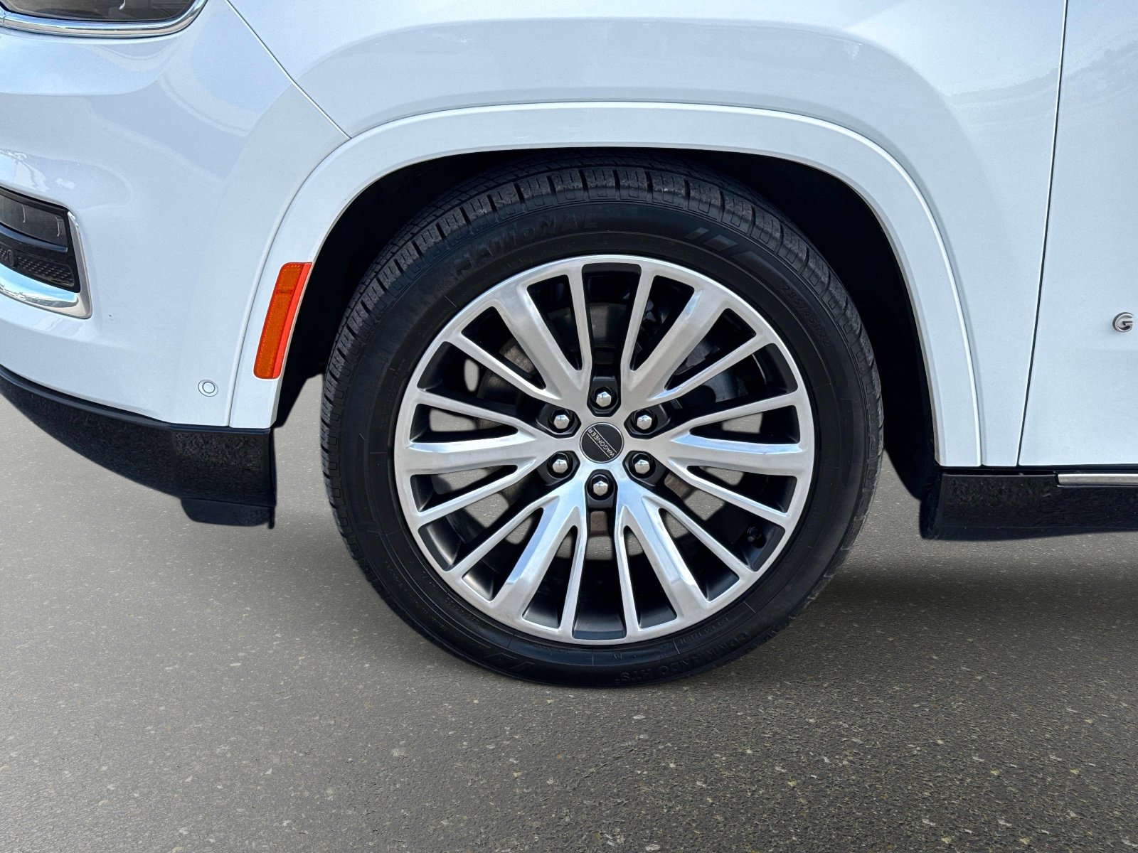 Used 2024 Jeep Grand Wagoneer L Series III image 12