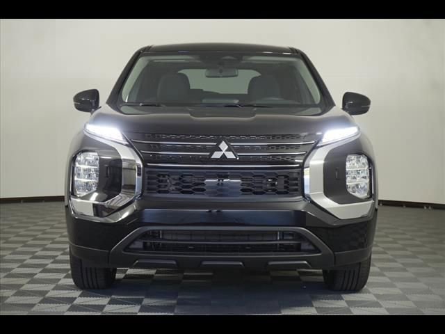 Used 2024 Mitsubishi Outlander ES image 2