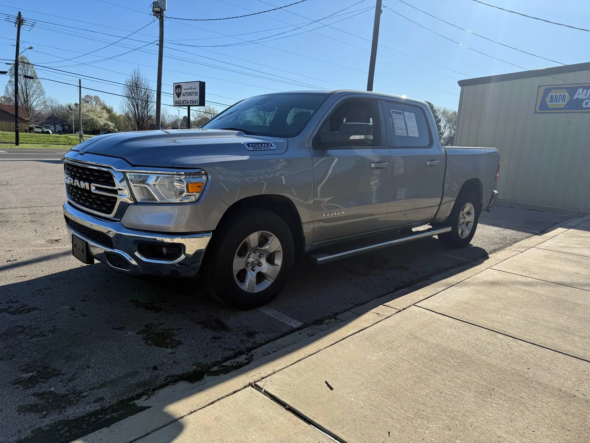 Used 2022 RAM 1500 4x4 Crew Cab image 4