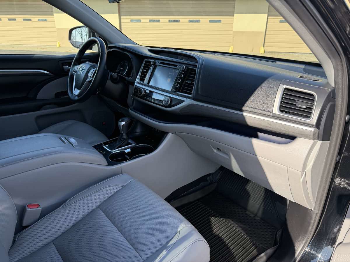 Used 2019 Toyota Highlander Limited Platinum image 19