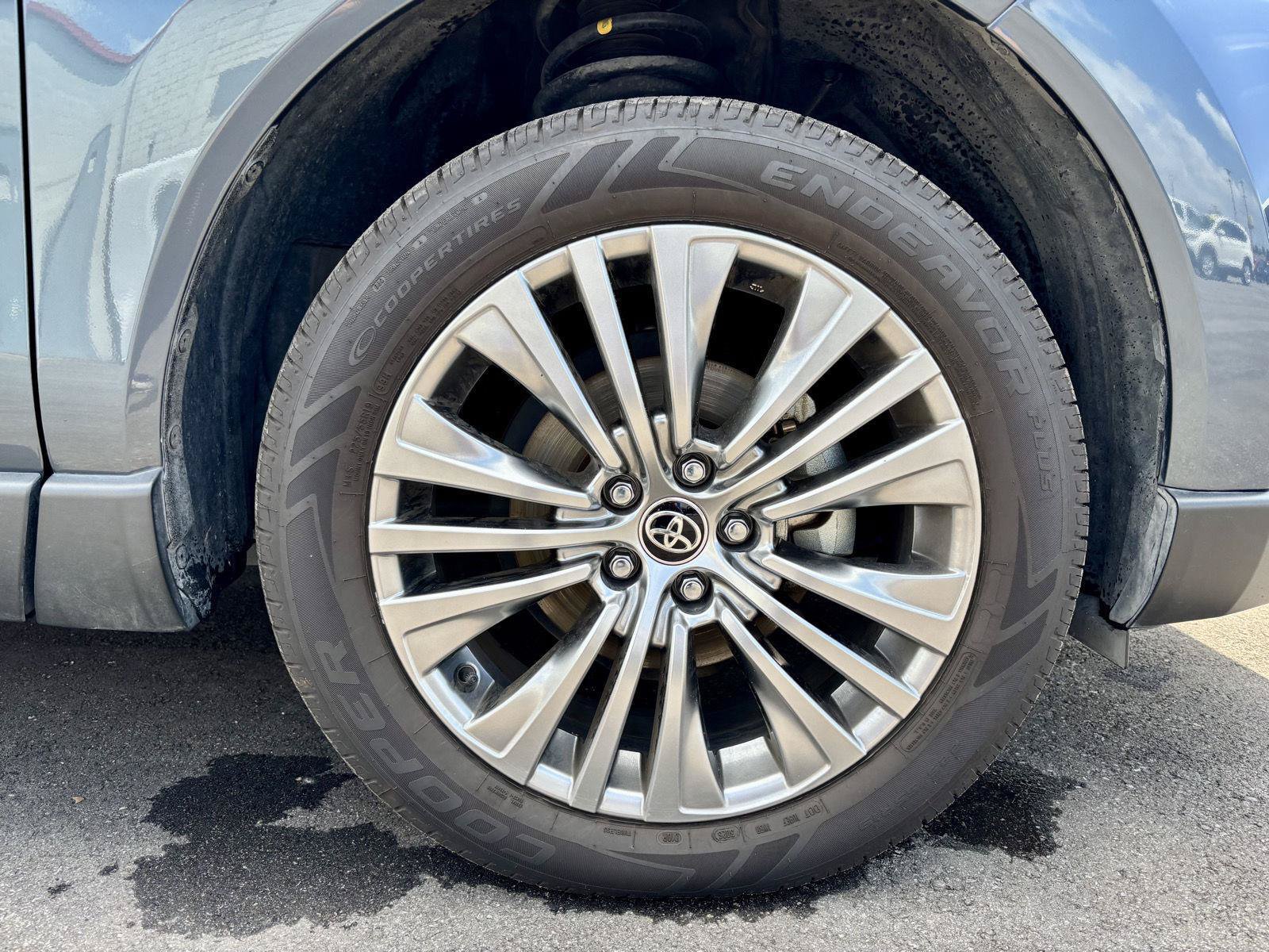 Used 2022 Toyota Venza Limited AWD/4WD image 24