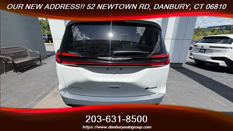 Used 2022 Chrysler Pacifica Touring-L FWD image 4