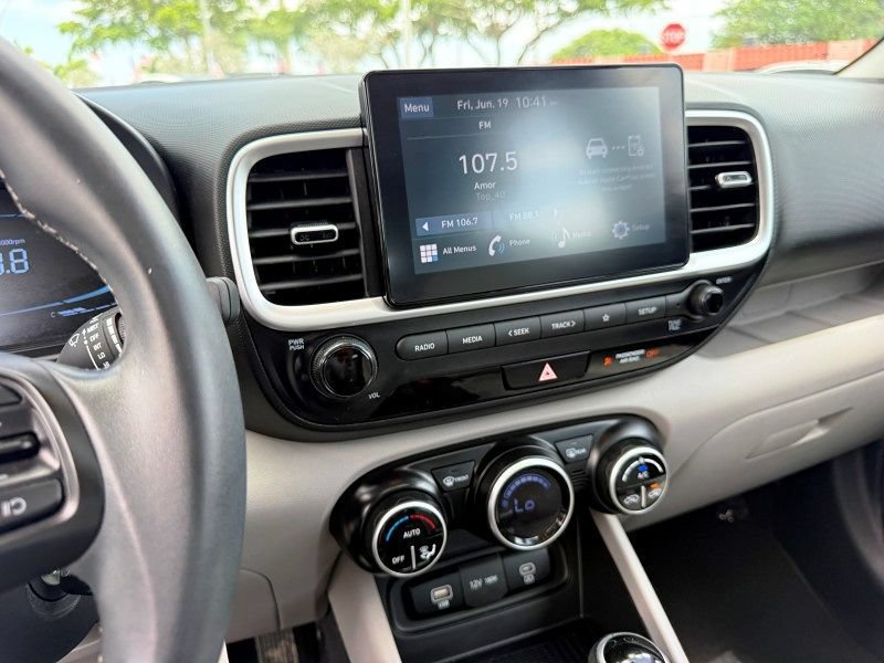 Used 2023 Hyundai Venue SEL FWD image 24