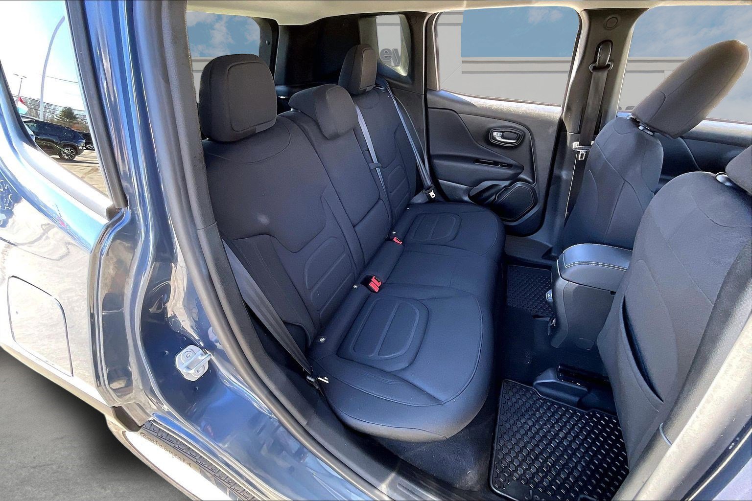 Certified 2022 Jeep Renegade Latitude w/ Convenience Group image 23