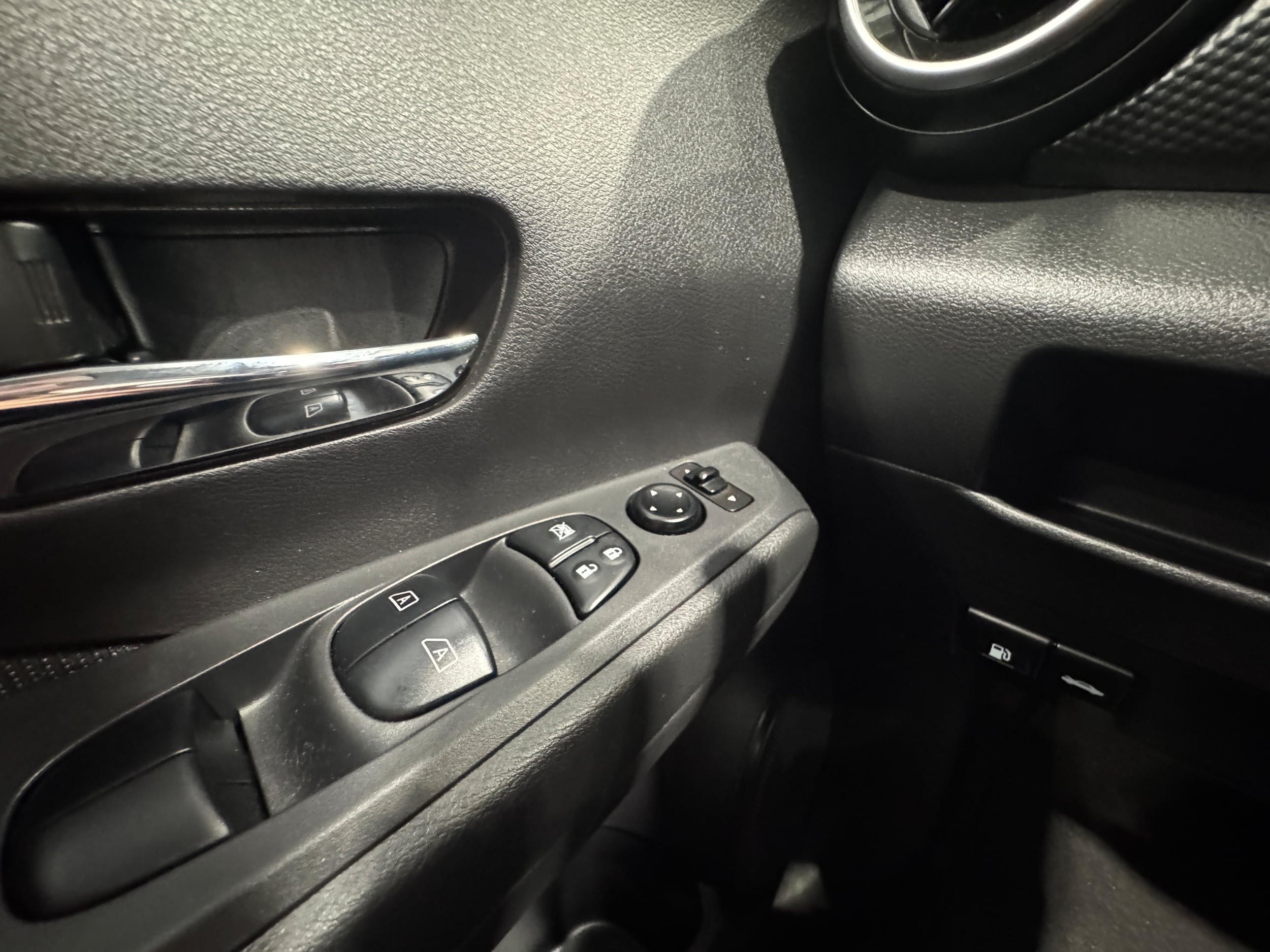 Used 2023 Nissan Kicks SV FWD image 12