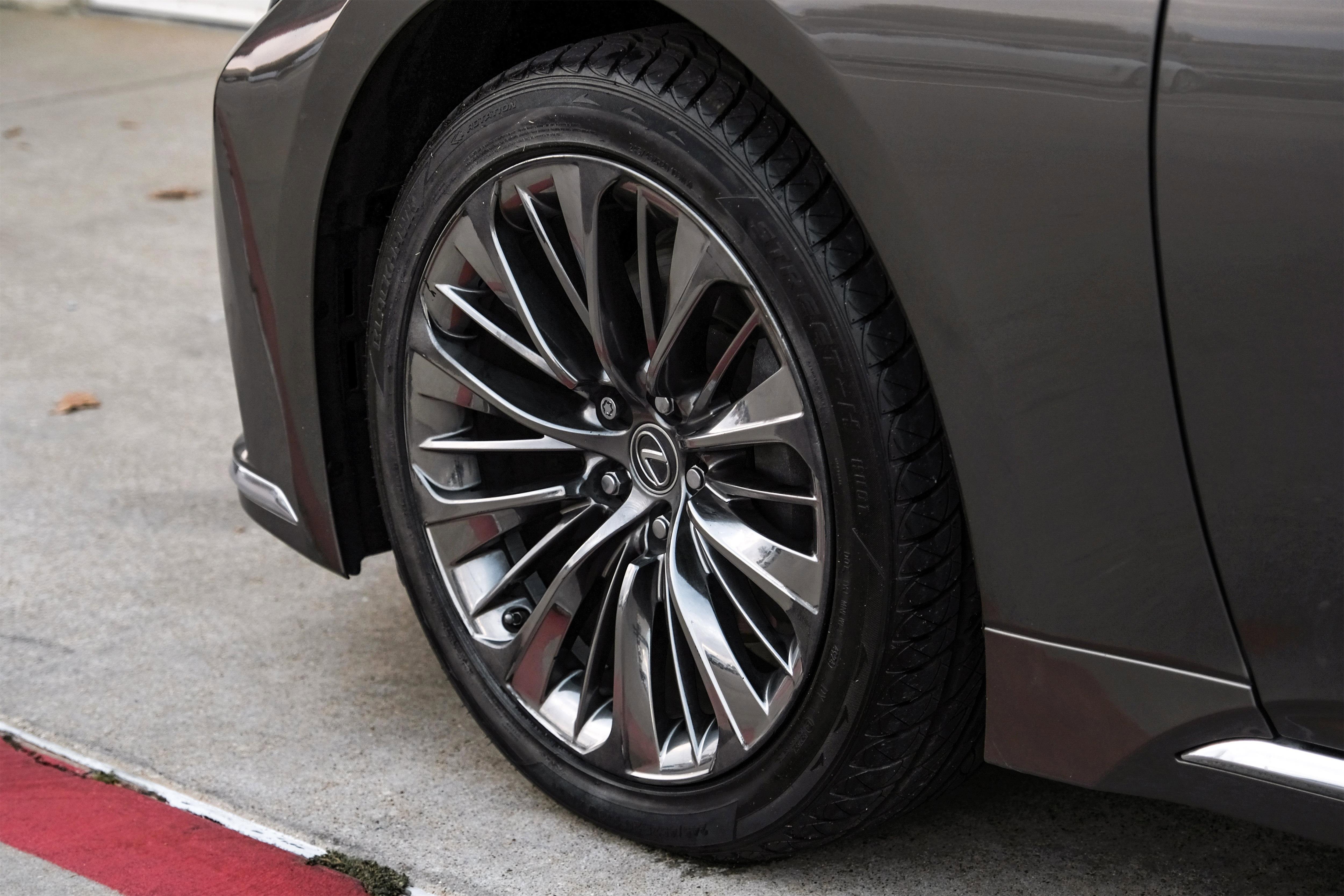 Used 2021 Lexus LS 500 w/ Accessory Package (Z1) image 60