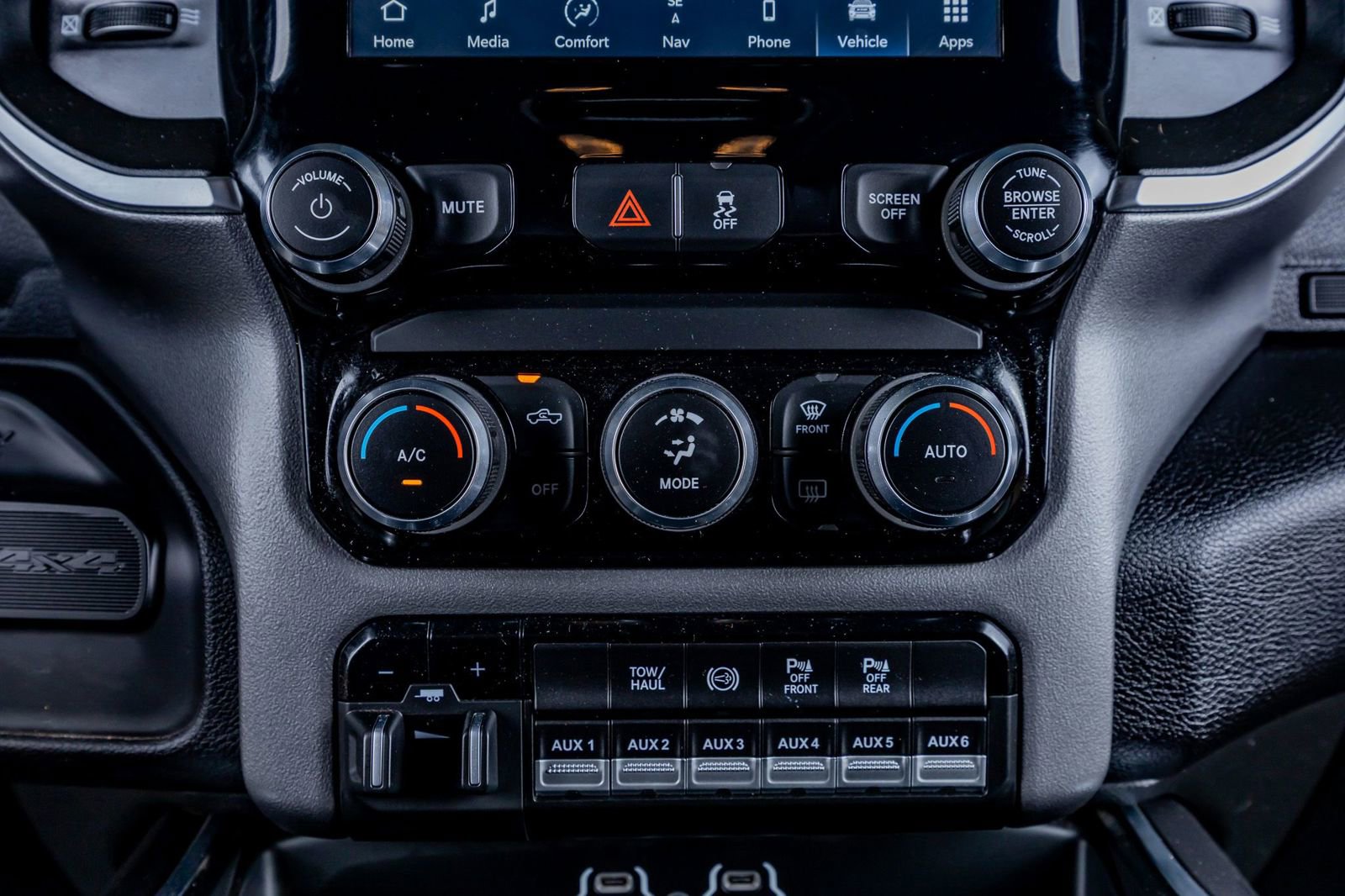 Used 2024 RAM 3500 Lone Star w/ Night Edition image 28