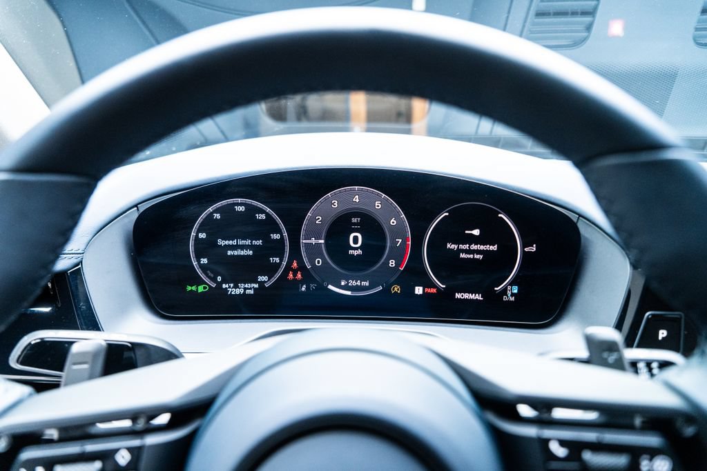 Used 2025 Porsche Panamera w/ Premium Package RWD image 32