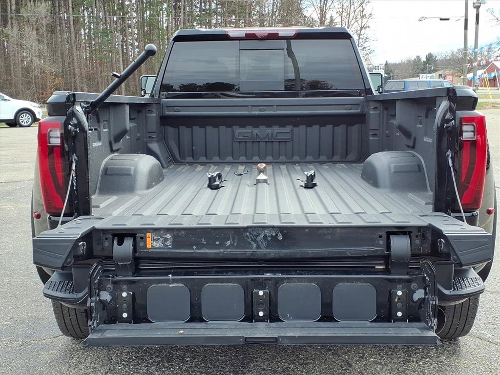 Used 2025 GMC Sierra 3500 Denali w/ Denali Reserve Package image 7