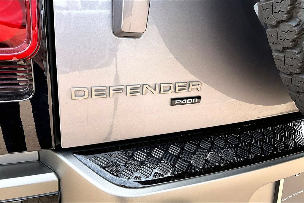 Used 2022 Land Rover Defender 90 X-Dynamic SE AWD/4WD image 32