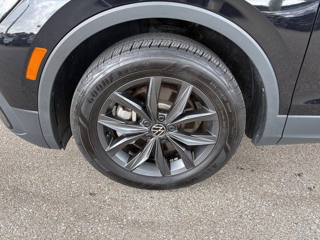 Used 2024 Volkswagen Tiguan SE AWD/4WD image 35
