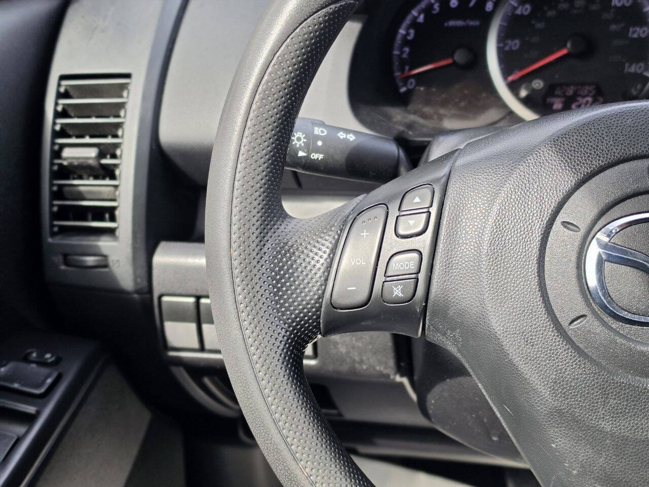 Used 2009 MAZDA MAZDA5 Sport FWD image 19