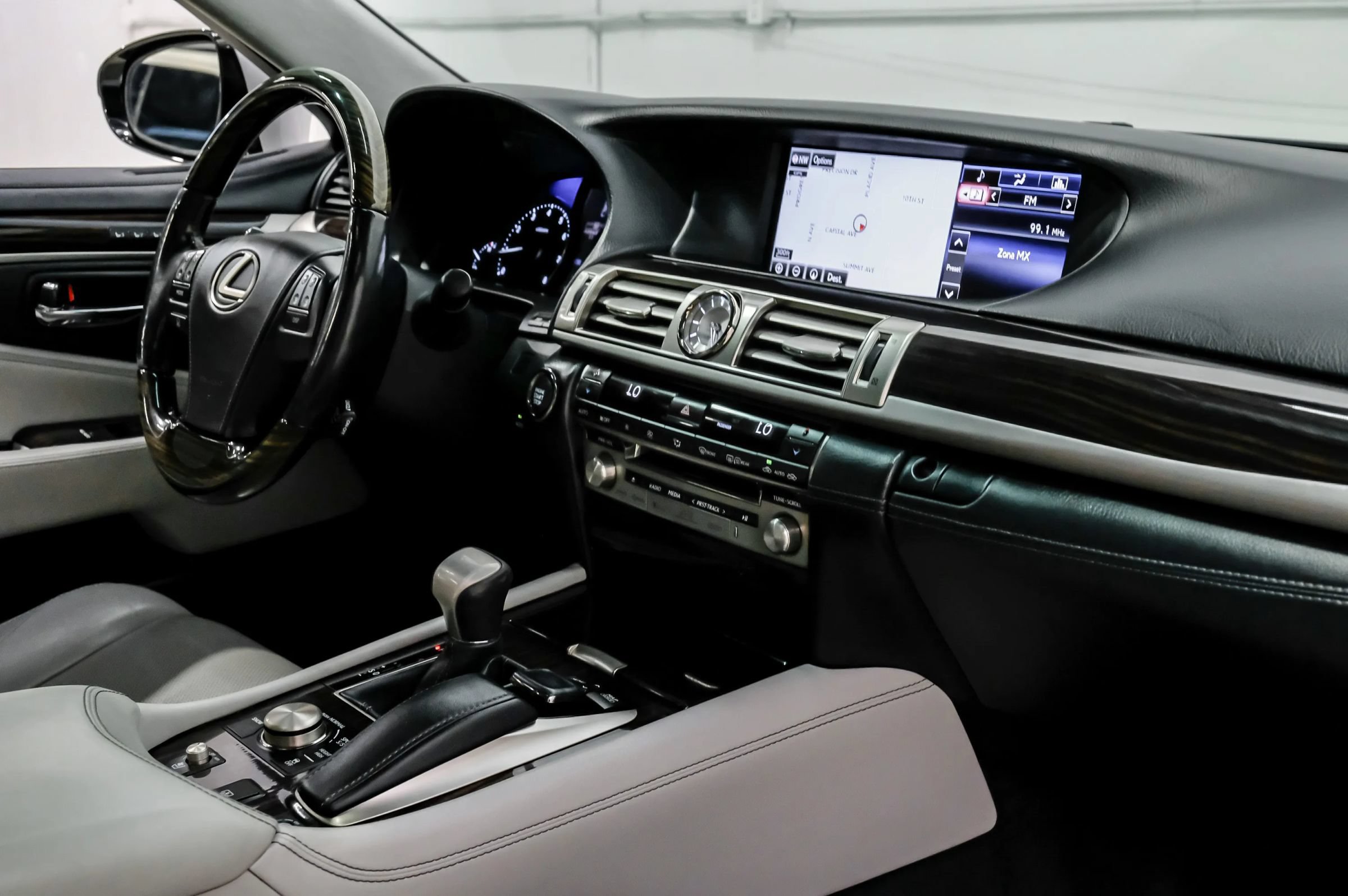 Used 2015 Lexus LS 460 L RWD image 32