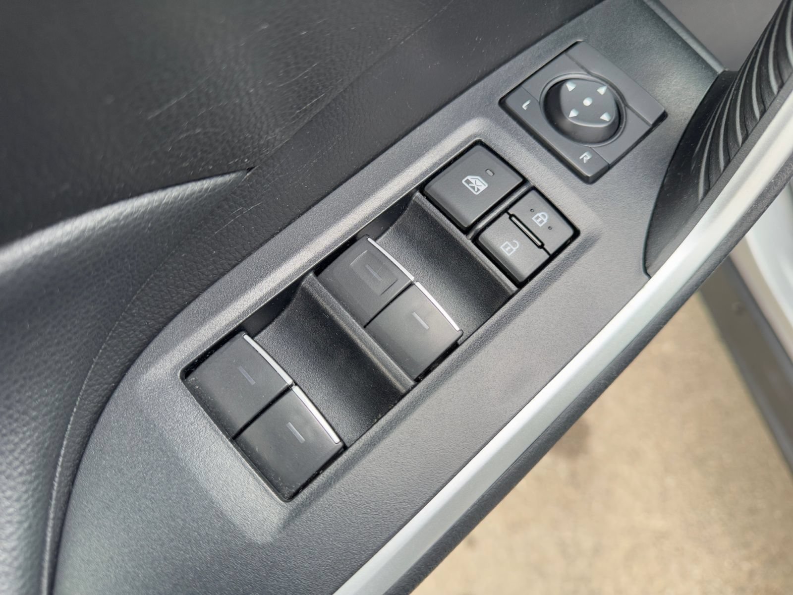 Used 2022 Toyota RAV4 XLE AWD/4WD image 16