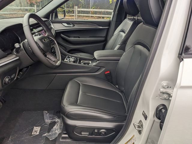 New 2025 Jeep Grand Cherokee Limited w/ Black Appearance Package image 6