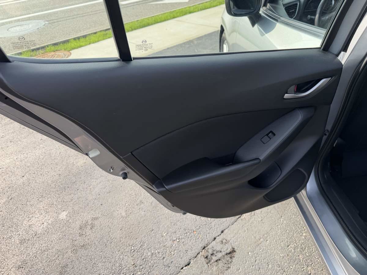 Used 2014 MAZDA MAZDA3 i Sport FWD image 15