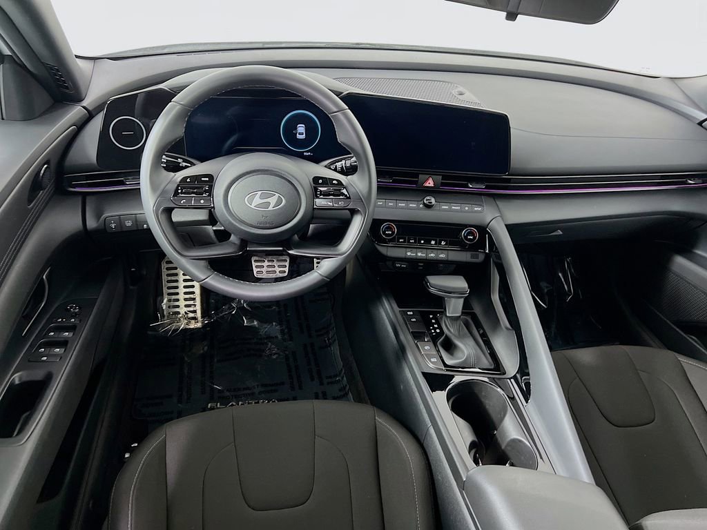 Certified 2025 Hyundai Elantra SEL image 21