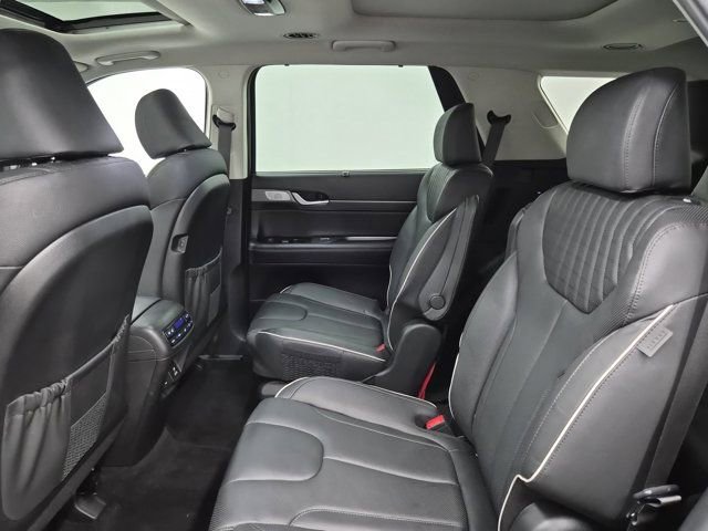 Used 2024 Hyundai Palisade Limited FWD image 16